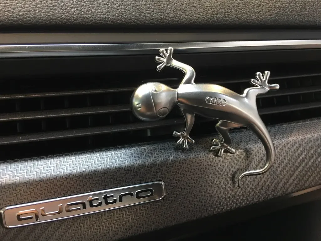 80A087000 VAG Алюминиевая фигурка геккона в салон Audi Design Gecko Aluminium (фото 3)
