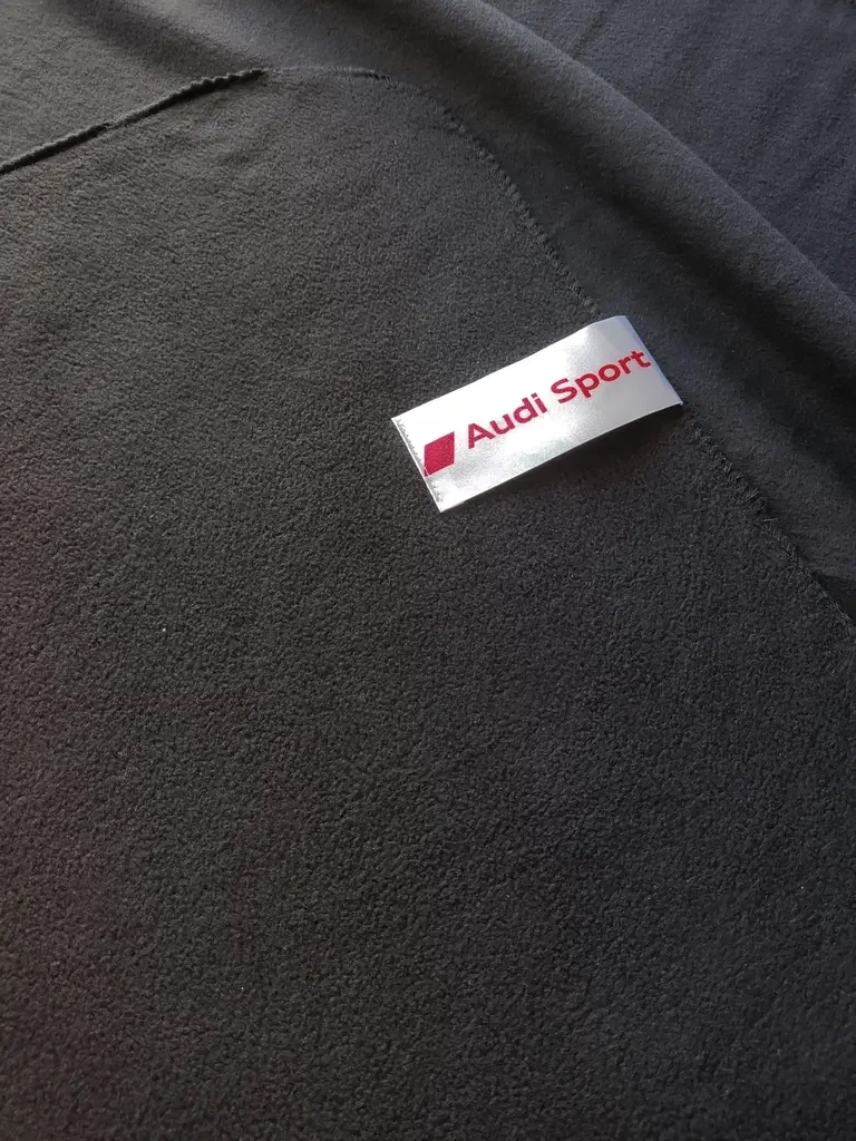 32923A2550 VAG Флисовый плед Audi Sport Fleece Blanket, Black (фото 3)