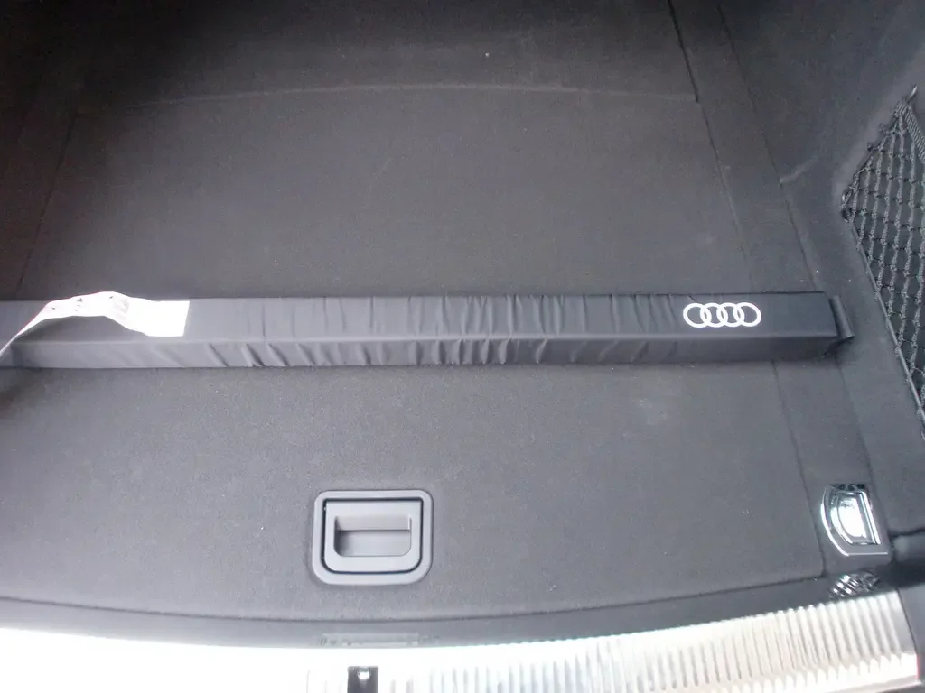 8U0017238 VAG Универсальный гибкий разделитель багажного отсека Audi (фото 3)
