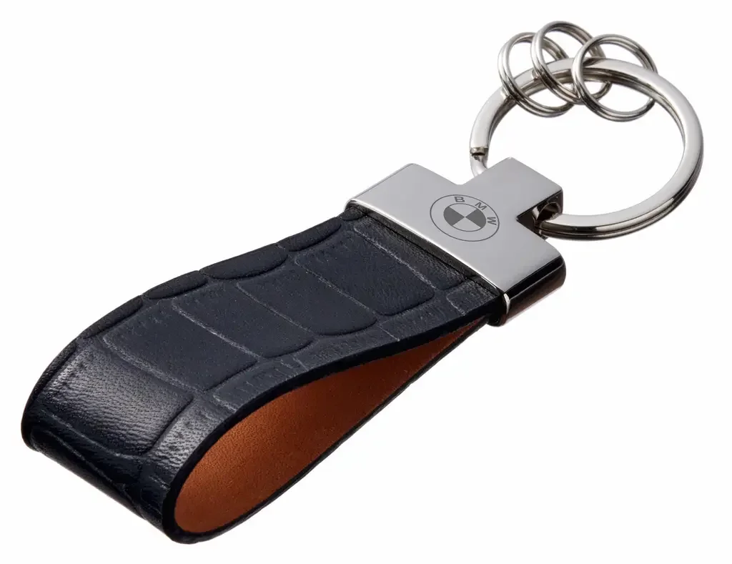 FKBRLBCBW BMW Кожаный брелок BMW Premium Leather Keychain, Metall/Leather, Black/Cognac (фото 1)
