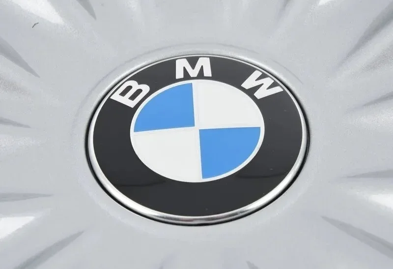 36136868053 BMW Центральная крышка ступицы литого диска BMW Wheel Center Cap, Silver (фото 1)