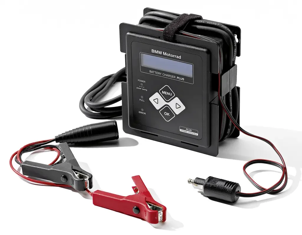 77025A68BA1 BMW Зарядное устройство для аккумуляторных батарей BMW Motorrad Battery Charger Plus (230V/50HZ ECE) - For All Types Of Batteries (фото 1)