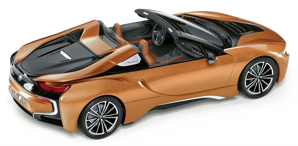 80432454830 BMW Модель автомобиля BMW i8 Roadster, Limited Edition, E Copper Metallic / Black, 1:12 Scale (фото 2)