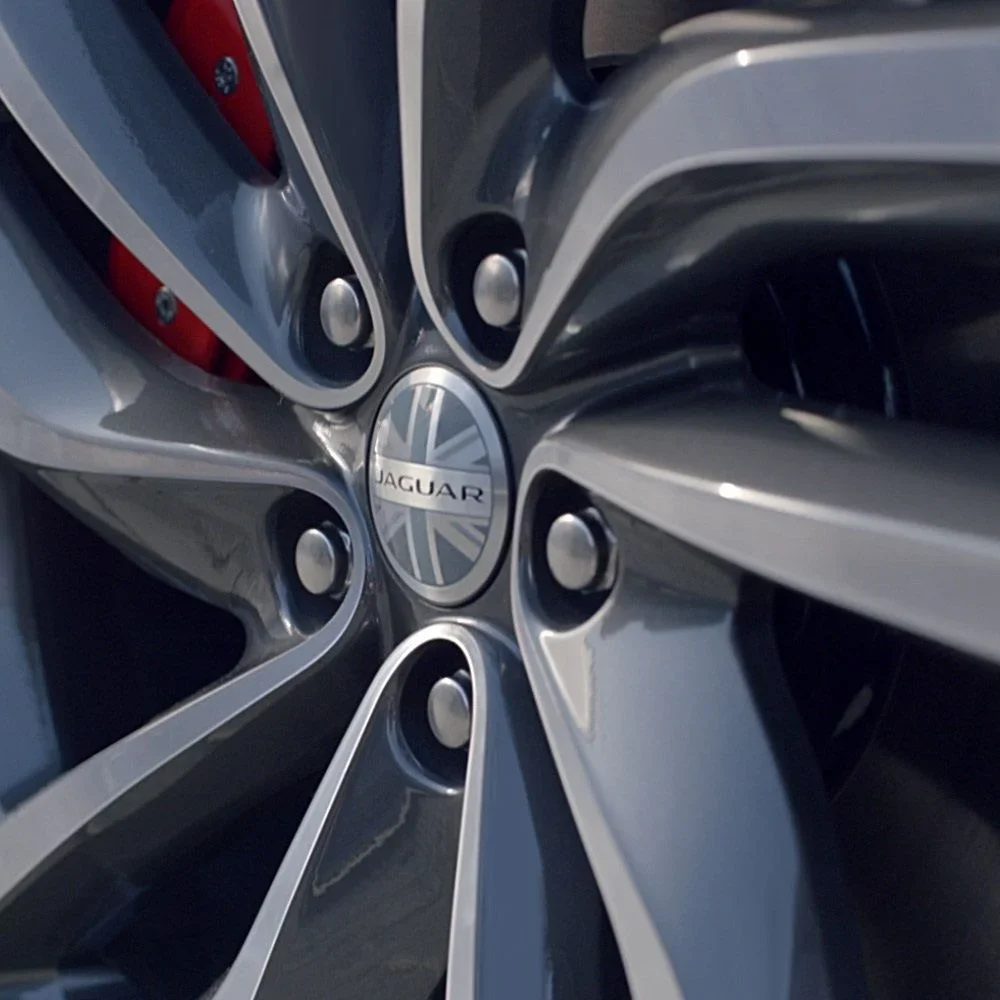 T2R5513 JAGUAR Крышка ступицы литого диска Jaguar Wheel Centre Badge - Union Jack (фото 1)