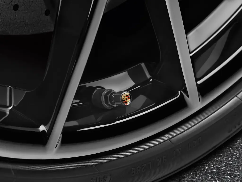 99104460267 PORSCHE Набор из четырех колпачков для колесных вентилей Porsche, черный корпус / цветной герб (фото 2)