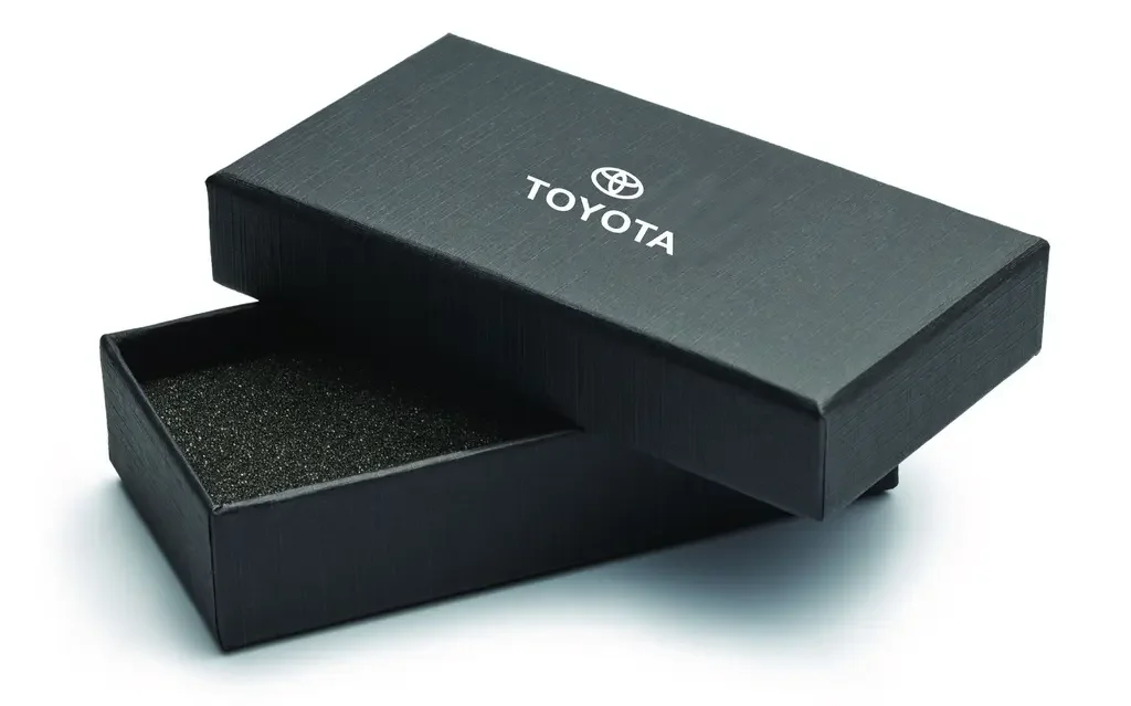 FKBLT05BLT TOYOTA Кожаный брелок Toyota Logo Keychain, Metall/Leather, Black/Silver, NM (фото 2)