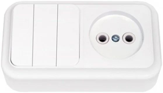 3В-РЦ-525 BYLECTRICA Выключатель тройной с розеткой наружный Пралеска белый (фото 1)