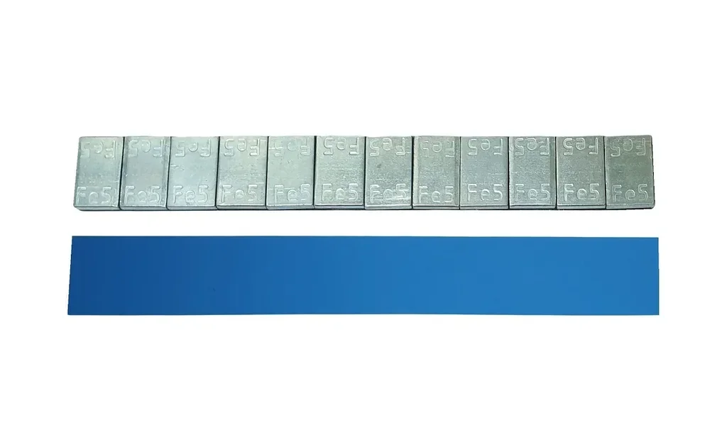CLIP0093Fe CLIPPER Грузики самоклеющиеся стальной на синей ленте (5гр*12шт) (упак 50шт) (фото 1)