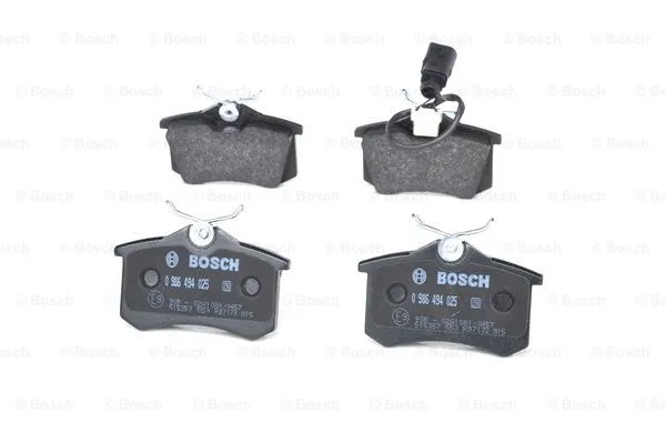 0 986 494 025 BOSCH Комплект тормозных колодок, дисковый тормоз (фото 1)