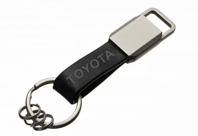 Кожаный брелок Toyota Logo Keychain, Metall/Leather, Black/Silver, NM TOYOTA FKBLT05BLT